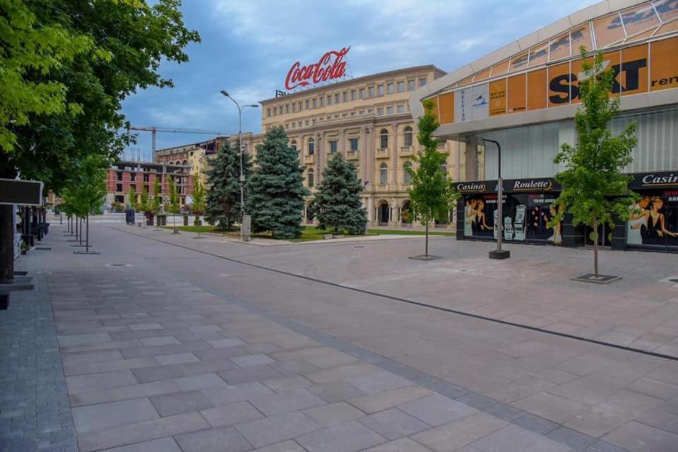 Hotel Room City Square With Great View No Parking Скопье Экстерьер фото